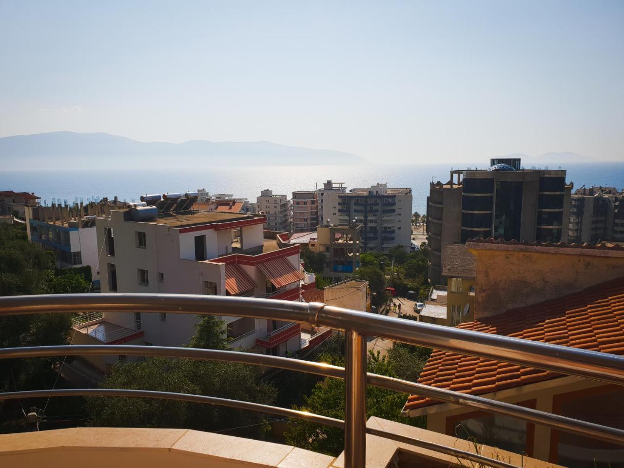 Lux Apartments Vlorë Buitenkant foto