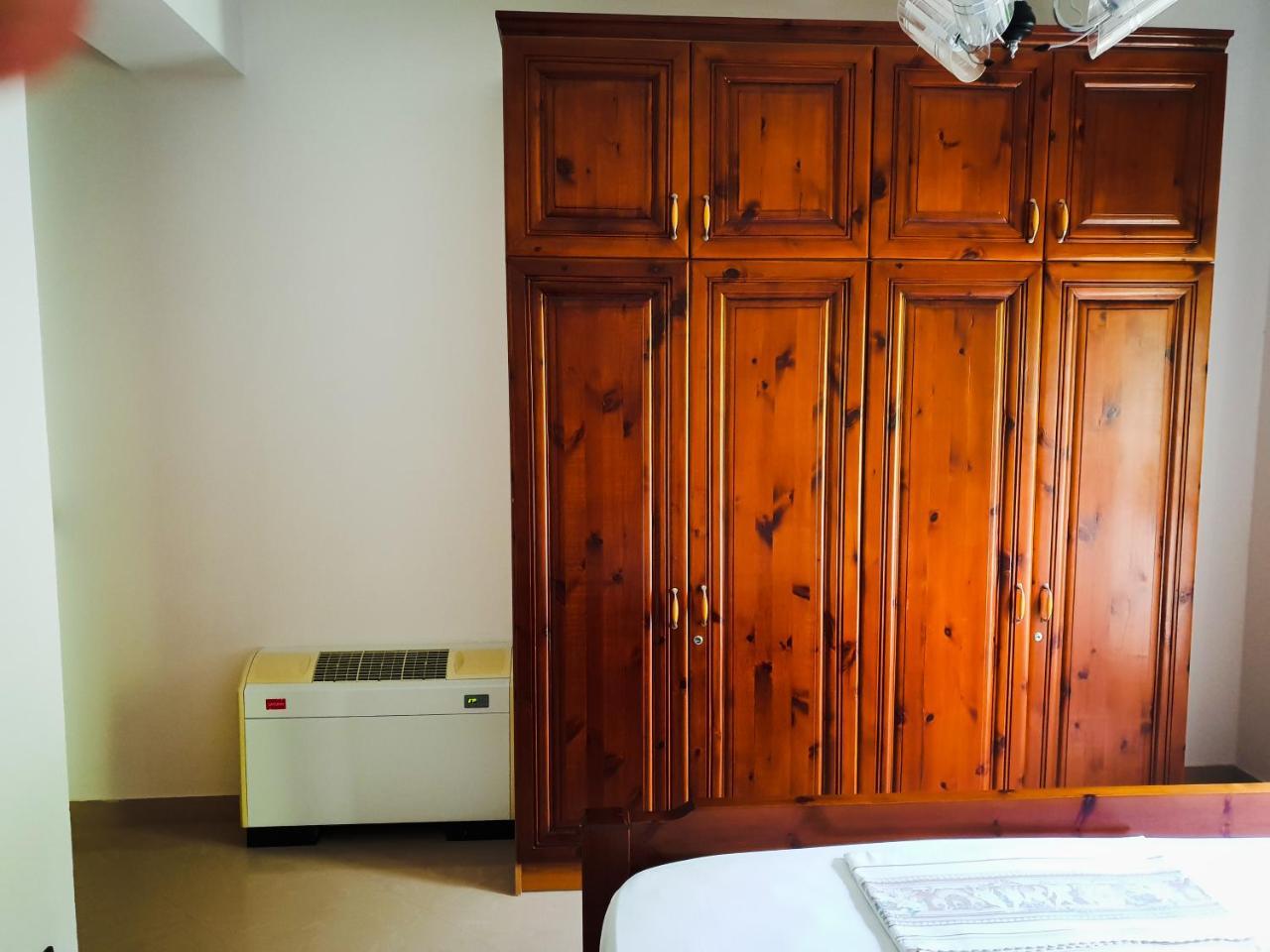 Lux Apartments Vlorë Buitenkant foto