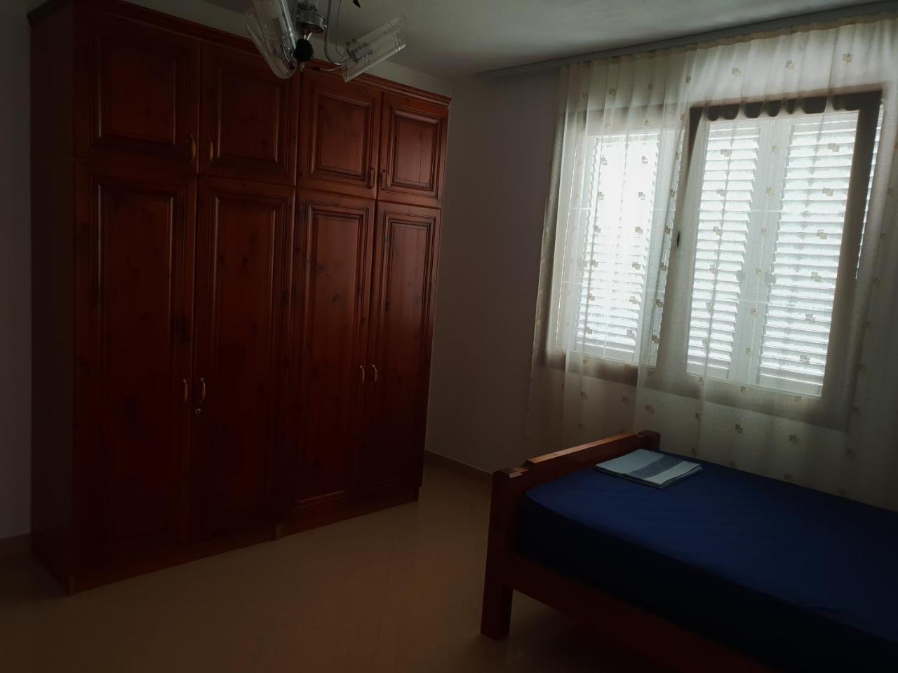 Lux Apartments Vlorë Buitenkant foto