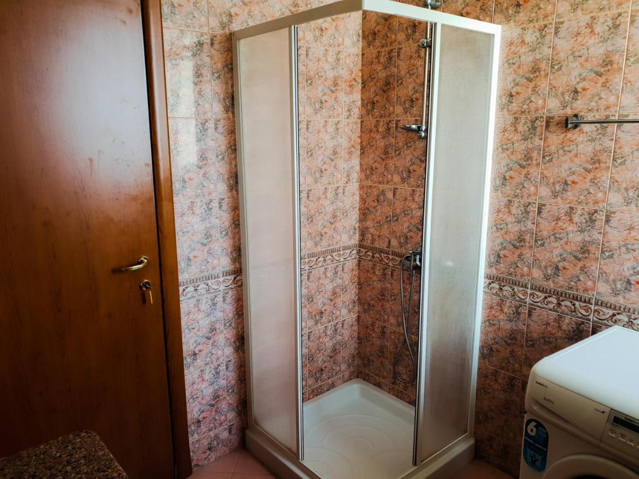 Lux Apartments Vlorë Buitenkant foto
