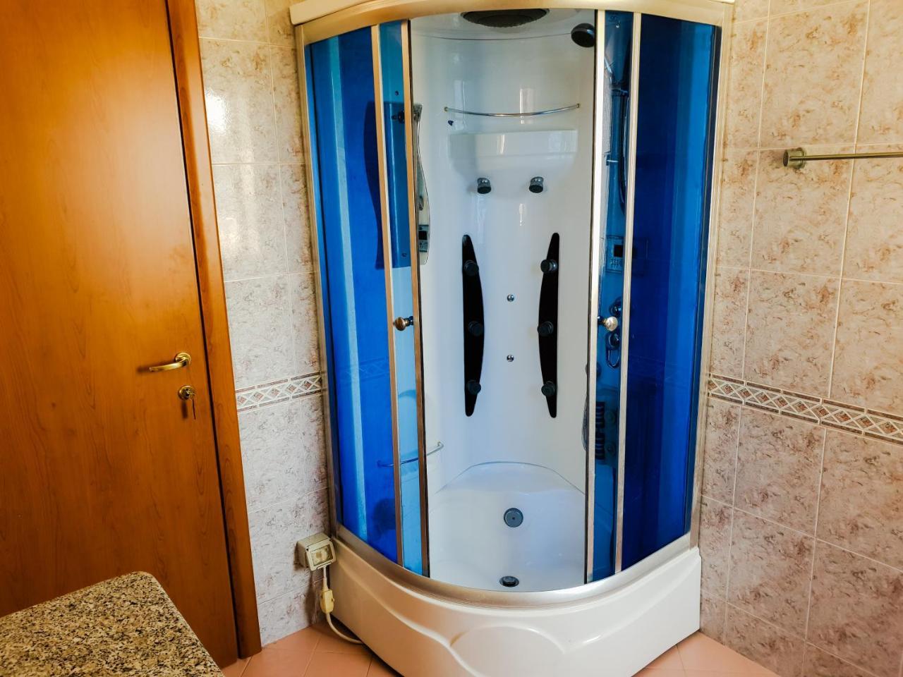 Lux Apartments Vlorë Buitenkant foto