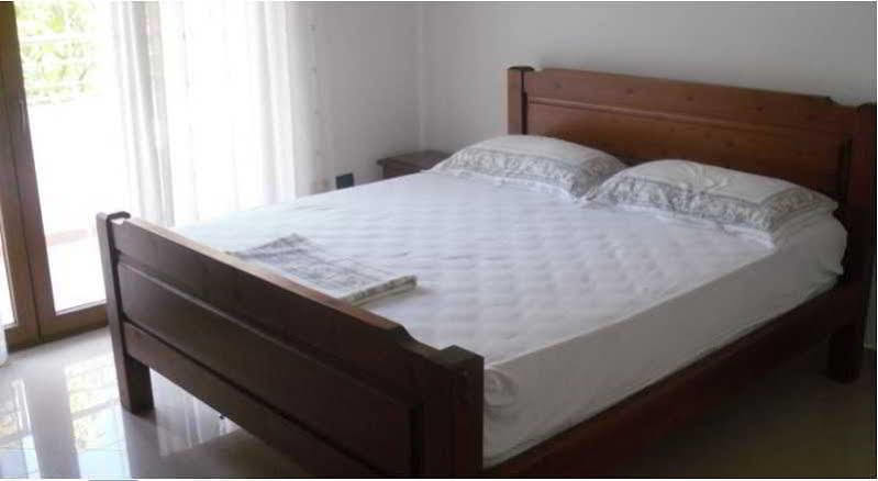 Lux Apartments Vlorë Buitenkant foto