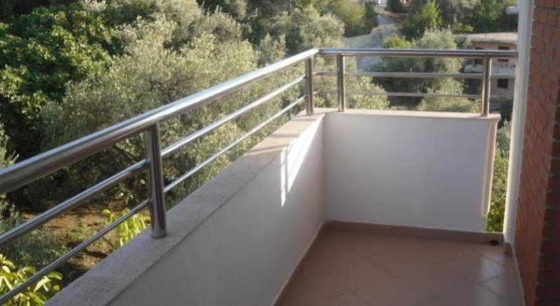 Lux Apartments Vlorë Buitenkant foto